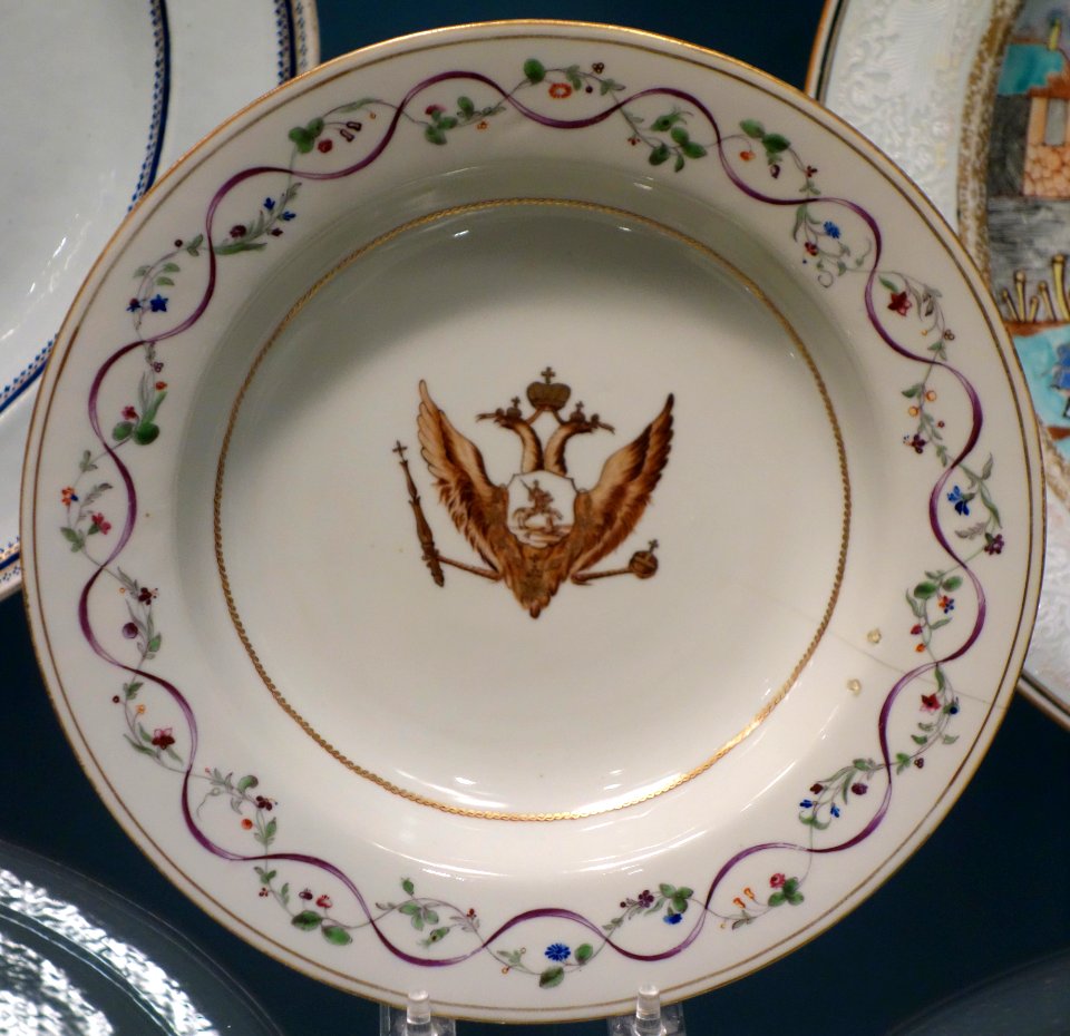 Soup plate made for Catherine the Great of Russia, Chinese porcelain, c. 1785 - Winterthur Museum - DSC01533