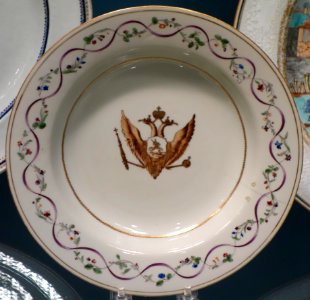 Soup plate made for Catherine the Great of Russia, Chinese porcelain, c. 1785 - Winterthur Museum - DSC01533
