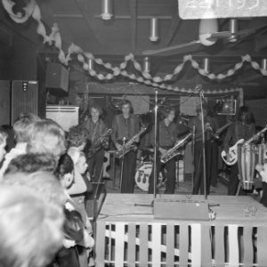 Soulgroep The Free geeft show in Amsterdamse Club 67 Jimmy Mach, Bestanddeelnr 922-1195