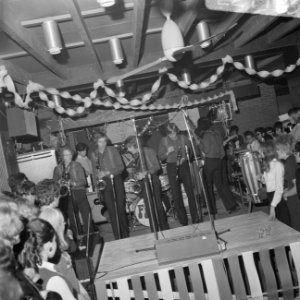 Soulgroep The Free geeft show in Amsterdamse Club 67 The Free , Bestanddeelnr 922-1183