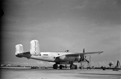 Sorido Airstrip Biak Mitchell B-25 bommenwerper van het 18e Squadron, Bestanddeelnr 1494