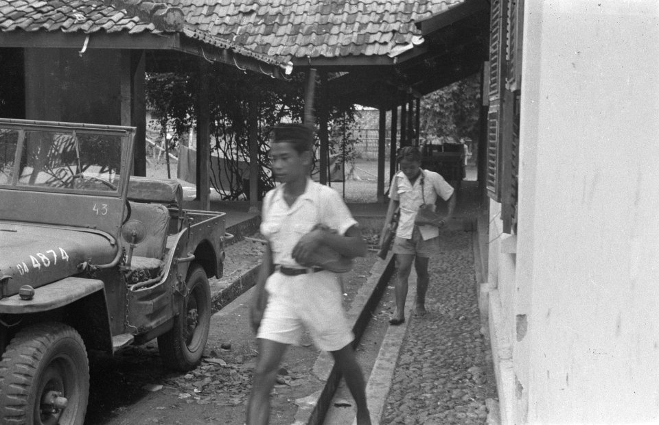 Soebang in Soebang heeft een aantal Indonesiers zich vrijwillig aangemeld om di, Bestanddeelnr 427-1-4