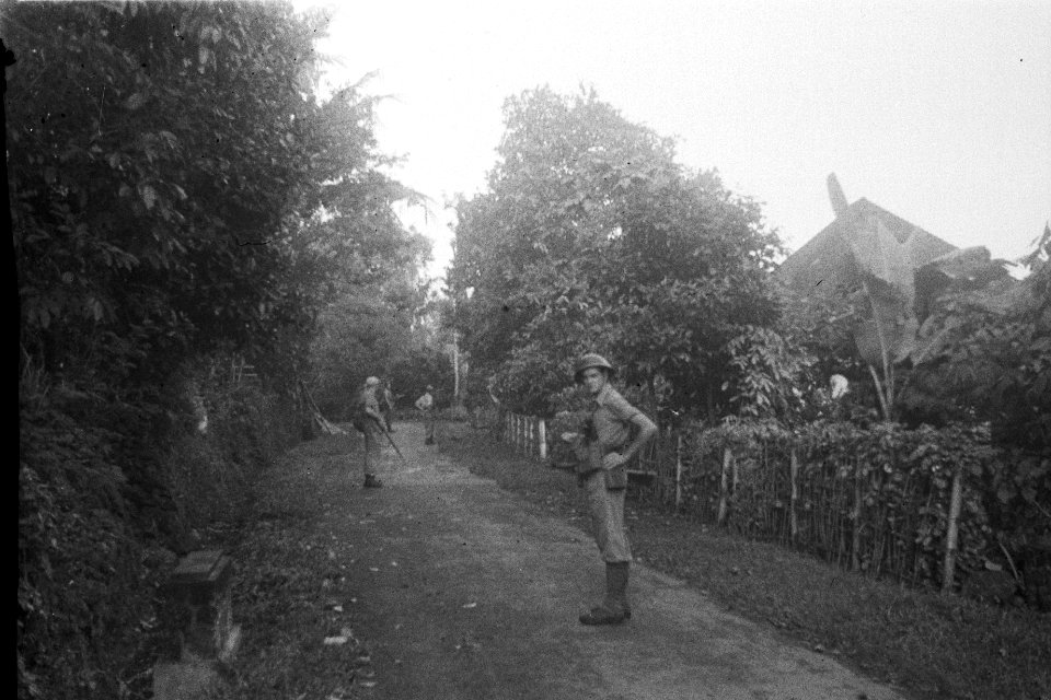 Soemedang Zuiveringsacties van 3-4 R.I. Patrouille op weg, Bestanddeelnr 495-5-1