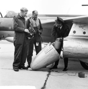Snuffelen met de Luchtmacht De 250ste vlucht hoe radioaktiviteit in de lucht is, Bestanddeelnr 915-5408