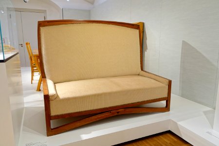Sofa from the director's room of the Revue Blanceh, by Henry van de Velde, 1899, walnut, cotton - Hessisches Landesmuseum Darmstadt - Darmstadt, Germany - DSC00683