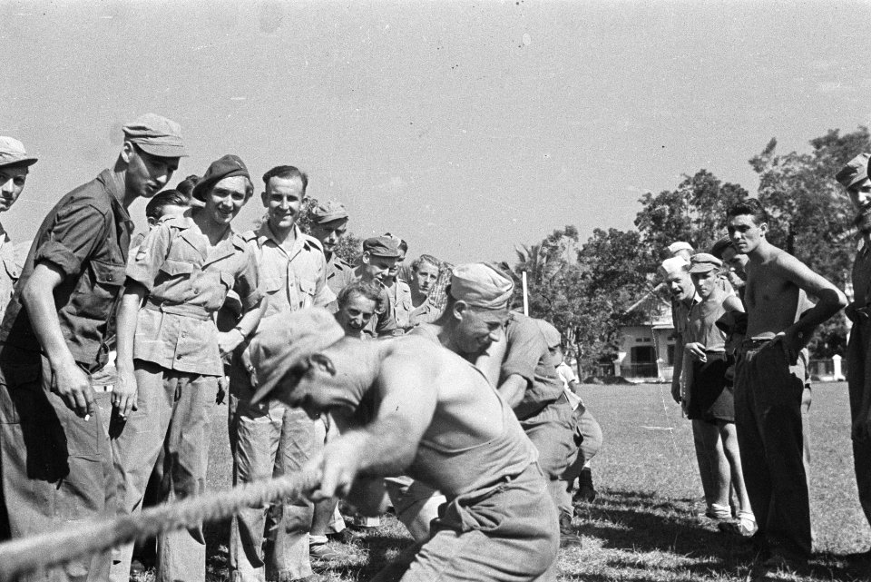 Soerabaia. 3-5 R.I. herdacht te Batoe op feestelijke wijze zijn tweejarig bestaa, Bestanddeelnr 1747-2-1
