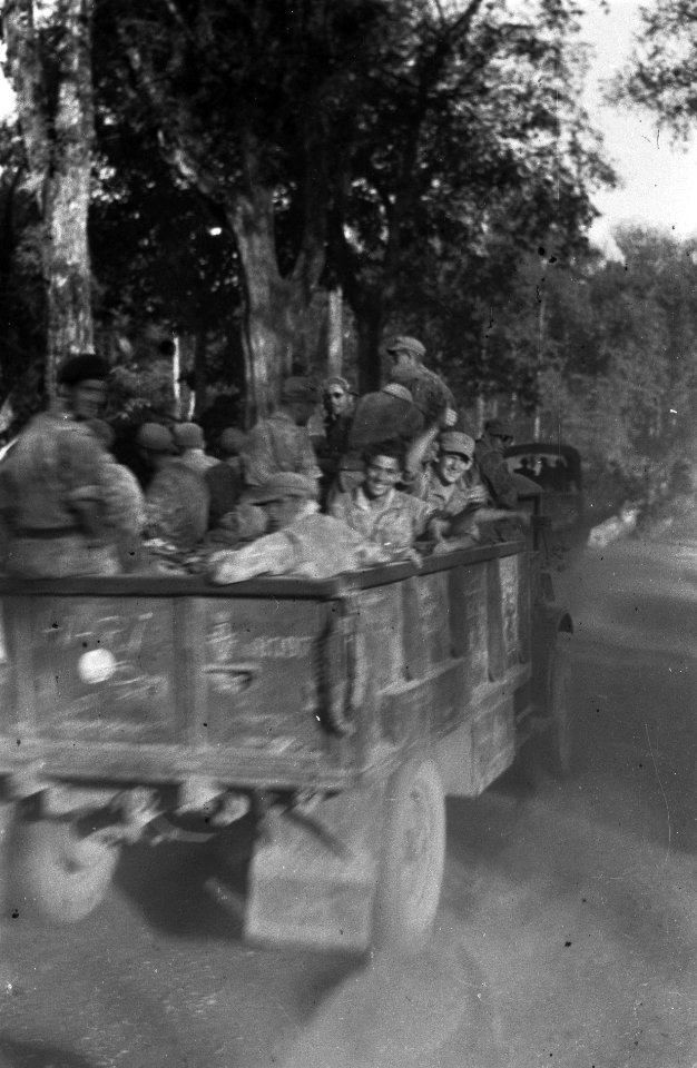 Soebah. 2-6 R.I van de T-Brigade en 4-2 R.I van de W-Brigade maken contact., Bestanddeelnr 1855