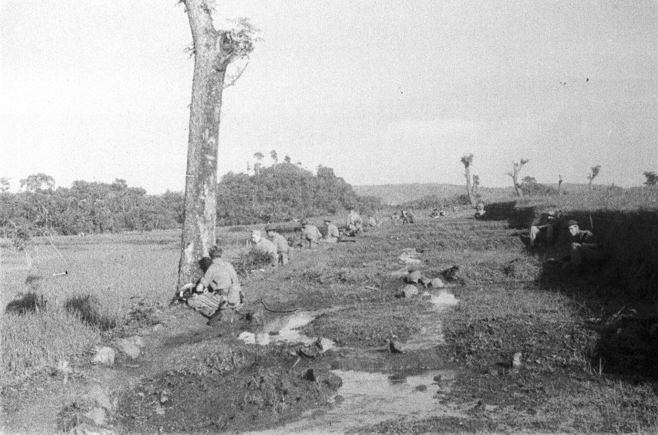Soemedang Zuiveringsacties van 3-4 R.I. De patrouille op weg., Bestanddeelnr 495-3-3