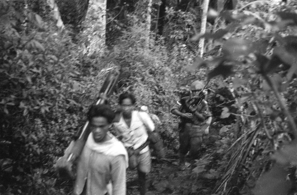 Soebang in Soebang heeft een aantal Indonesiers zich vrijwillig aangemeld om di, Bestanddeelnr 427-3-7
