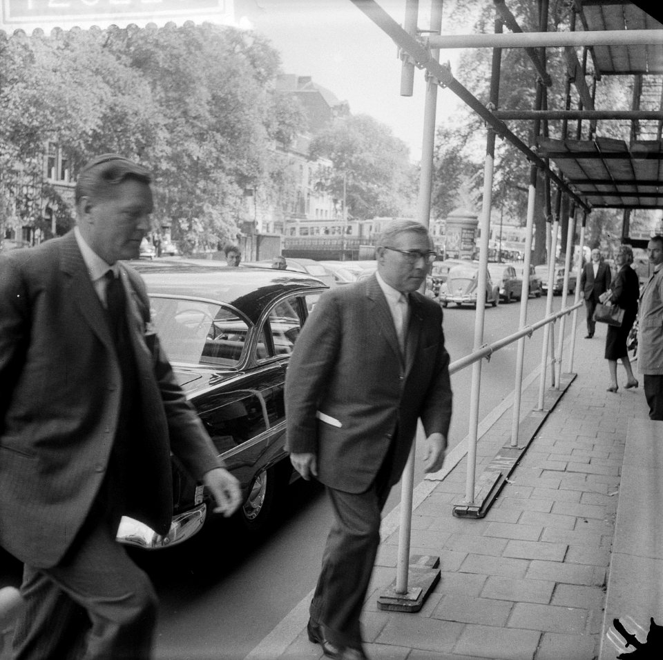 Socratesproces in Amsterdams gerechtsgebouw Oud-minister van den Brink en C Kl, Bestanddeelnr 912-6220