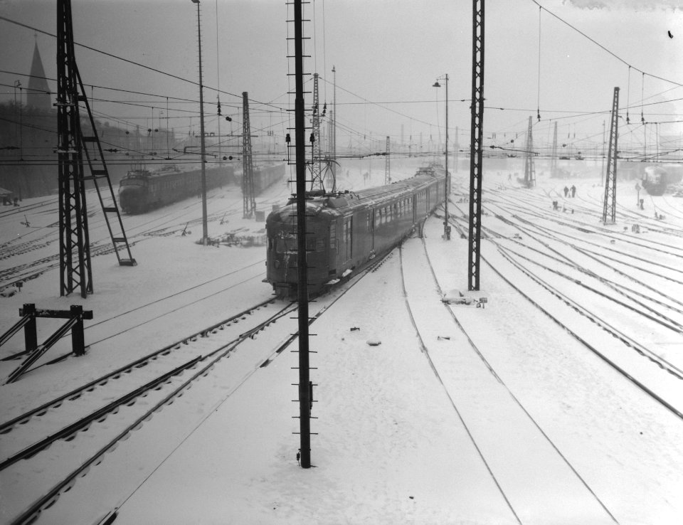 Sneeuwmisere op het Centraal station te Amsterdam, Bestanddeelnr 909-3630