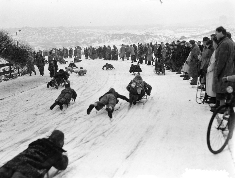 Sneeuwfeest op het Kapje Bloemendaal, Bestanddeelnr 904-9479