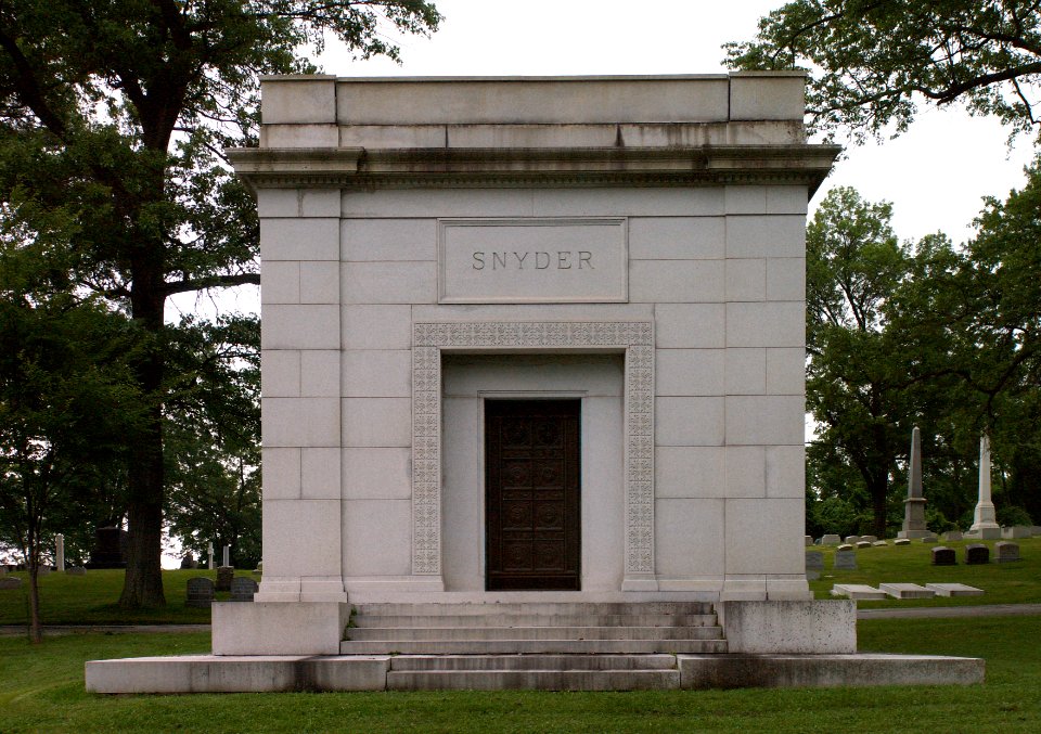Snyder Mausoleum, Allegheny Cemetery, 2015-07-10, 01