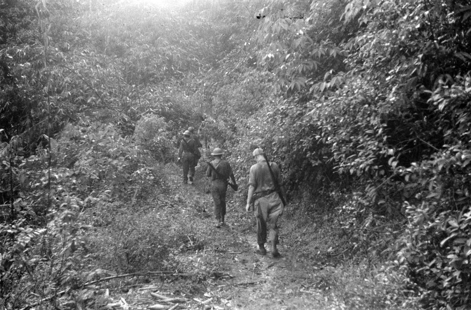 Soebang in Soebang heeft een aantal Indonesiers zich vrijwillig aangemeld om di, Bestanddeelnr 427-3-6