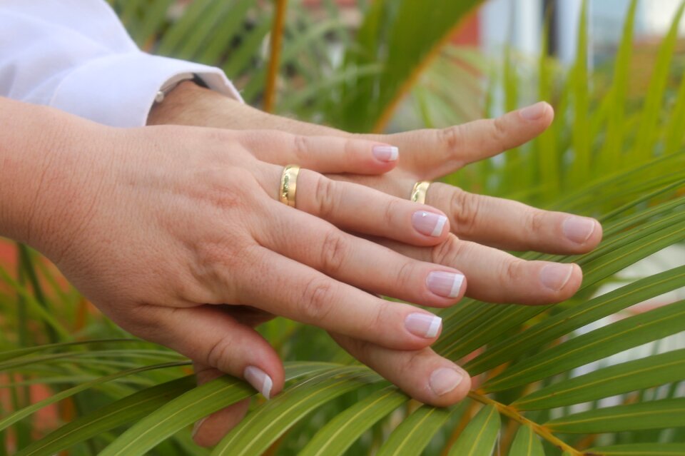 Hands marriage grooms