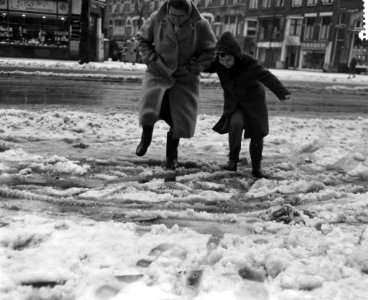 Sneeuwmodder in Rotterdam, Bestanddeelnr 910-1043