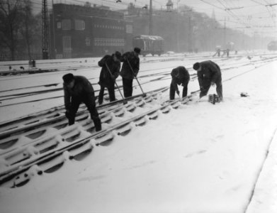 Sneeuwmisere op het Centraal station te Amsterdam, Bestanddeelnr 909-3634