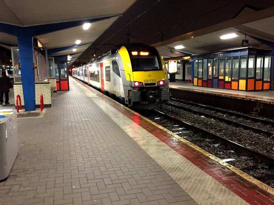 SNCB AM08 Desiro en gare de Charleroi-Sud