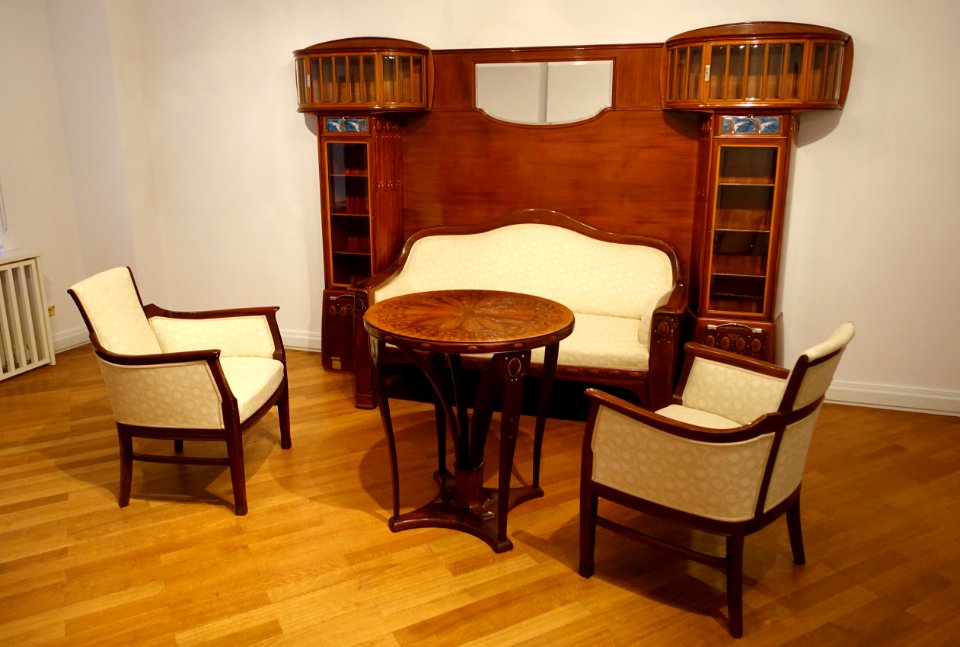 Sofa, chairs, table, and sideboard, by Alfred Grenander, 1904, for the St. Louis World's Fair - Bröhan Museum, Berlin - DSC03903