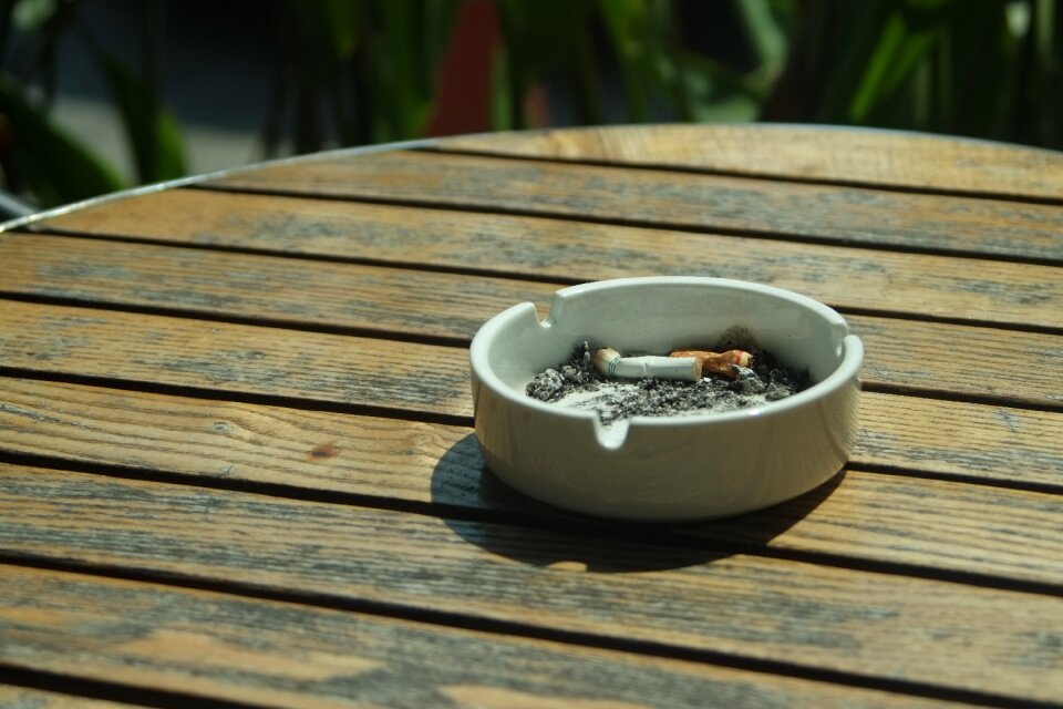 Ash cigarette butt habbit