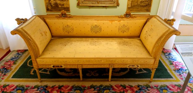 Sofa (sultana), Real Taller de Ebanisteria, Madrid, 1802, pine - Museo Nacional de Artes Decorativas - Madrid, Spain - DSC08347