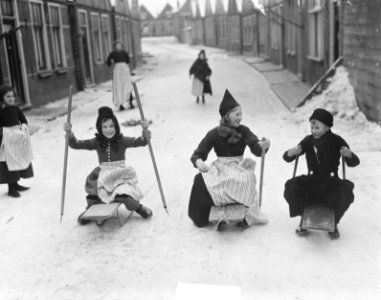 Sneeuw in Volendam sleden, Bestanddeelnr 904-3501