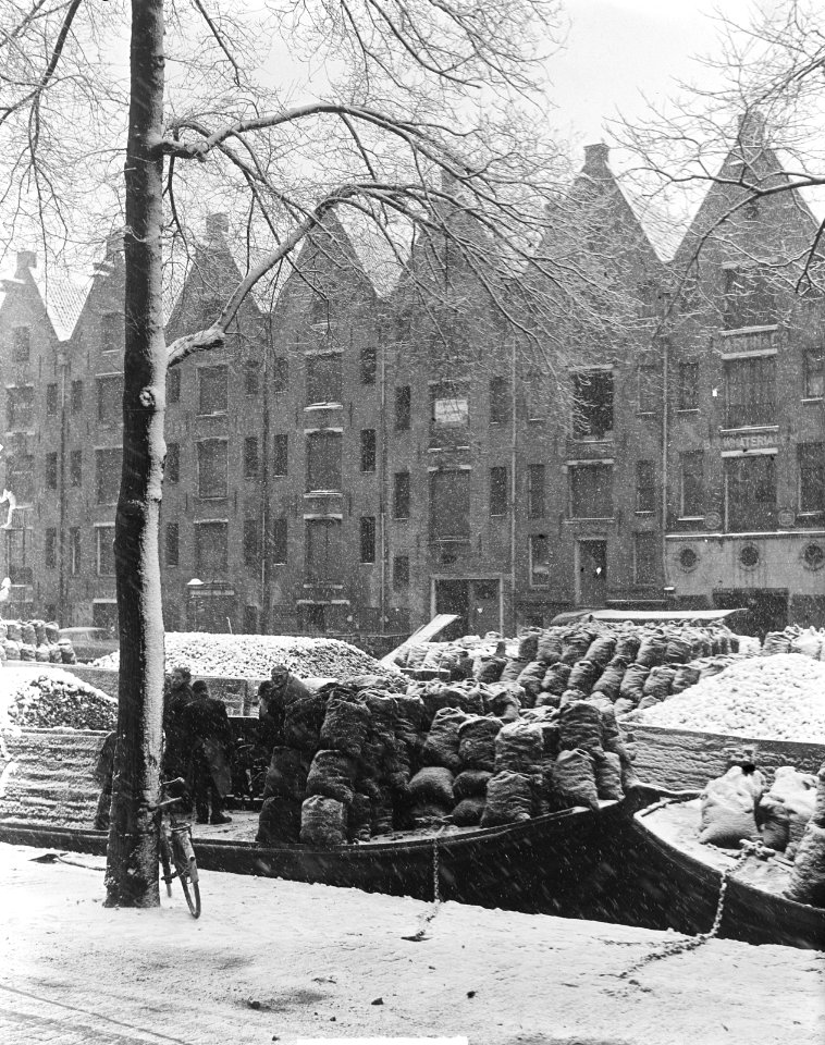 Sneeuw op de Achtergracht te Amsterdam, Bestanddeelnr 904-3426