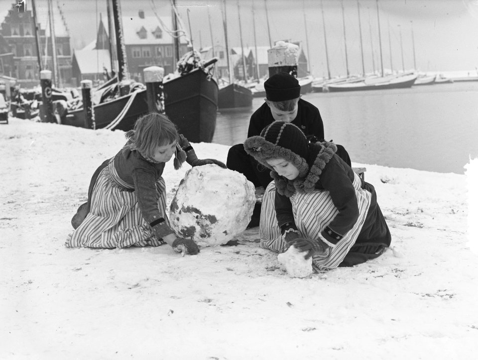Sneeuwsport in Volendam, Bestanddeelnr 904-9481