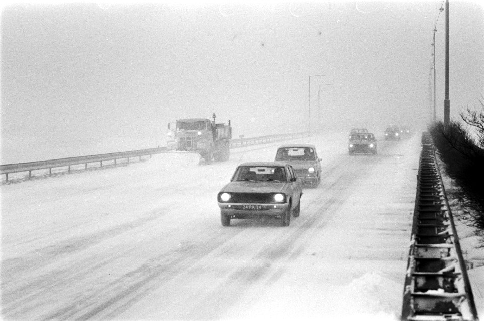 Sneeuwschuiver op snelweg, Bestanddeelnr 930-0623