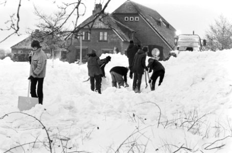 Sneeuwvrij maken wegen en boederijen uit hun isolement ha in de noordelijke prov, Bestanddeelnr 930-1251