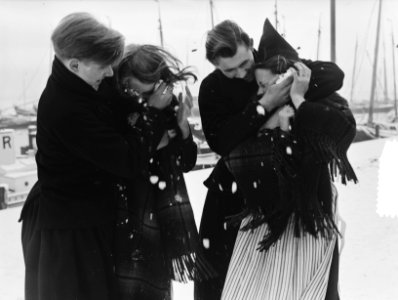 Sneeuwsport in Volendam, Bestanddeelnr 904-9485