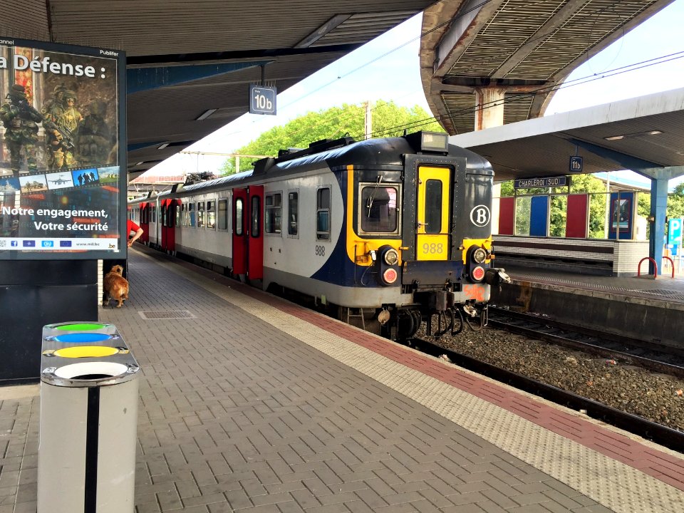 SNCB AM Converted 988 en gare de Charleroi-Sud 2