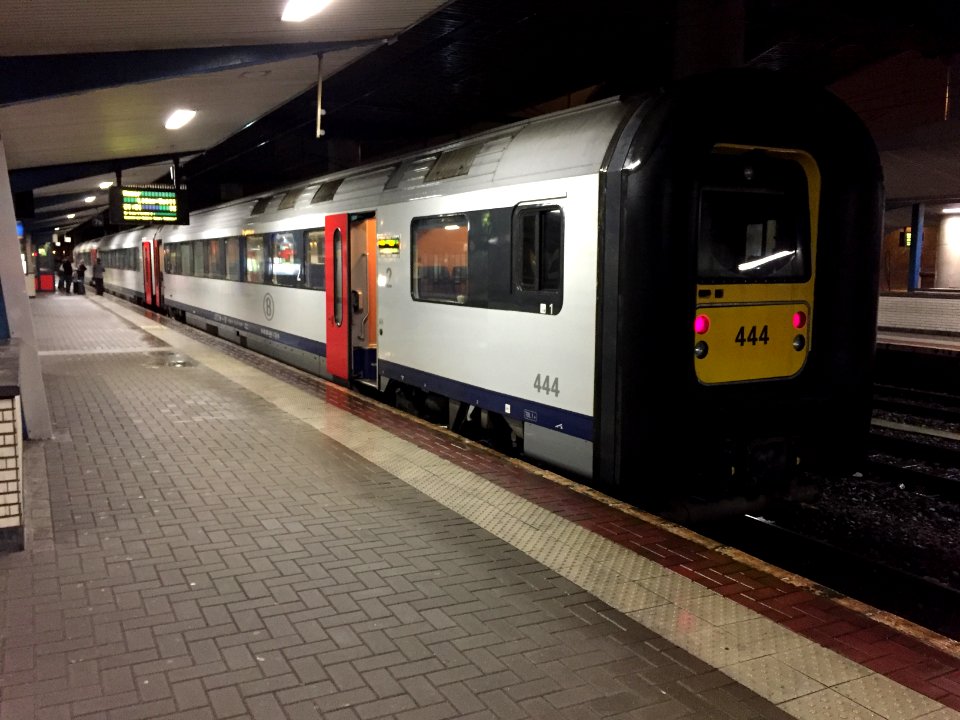 SNCB AM96 en gare de Charleroi-Sud