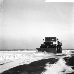 Sneeuw, vliegvelden, winter, Bestanddeelnr 918-4933