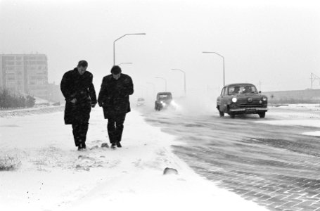 Sneeuw, de autoweg Amsterdam-Haarlem, Bestanddeelnr 914-6605