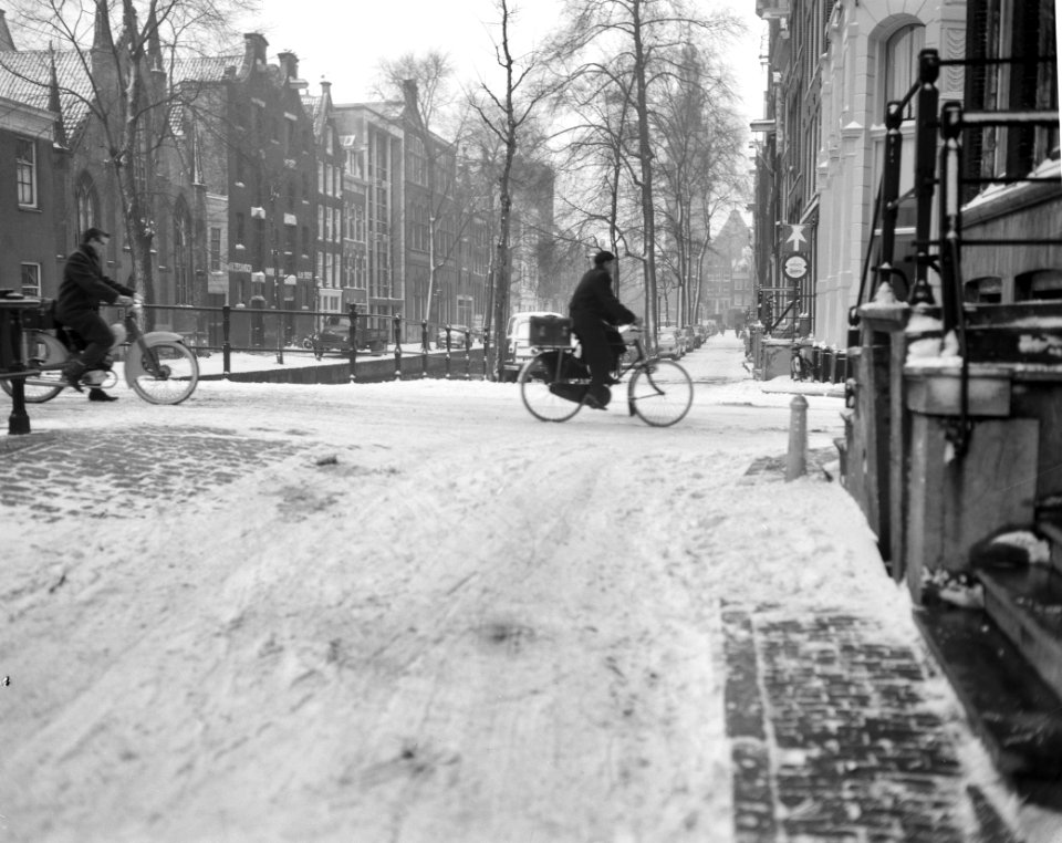 Sneeuw in Amsterdam op de Groenburgwal, Bestanddeelnr 913-4740