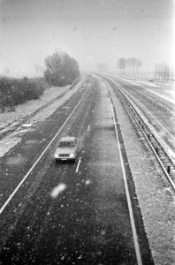 Sneeuw met oud en nieuw. Hier in de omgeving van Dordrecht, Bestanddeelnr 920-9560