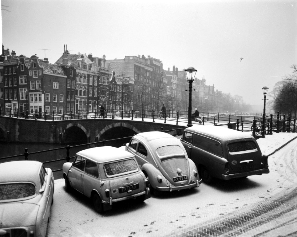Sneeuw in Amsterdam, de Reguliersgracht in wintertooi, Bestanddeelnr 915-9401