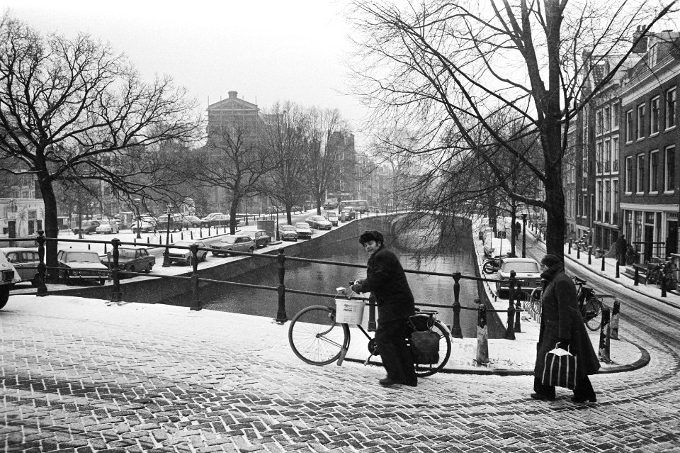 Sneeuw op de Prinsengracht bij het Amstelveld in Amsterdam, Bestanddeelnr 928-9426