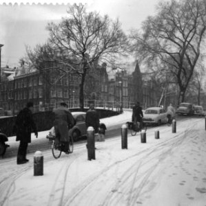 Sneeuw in Amsterdam, sneeuw in de Reguliersgracht, Bestanddeelnr 912-0611
