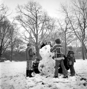 Sneeuwpret in Monnickendam, Bestanddeelnr 929-4742
