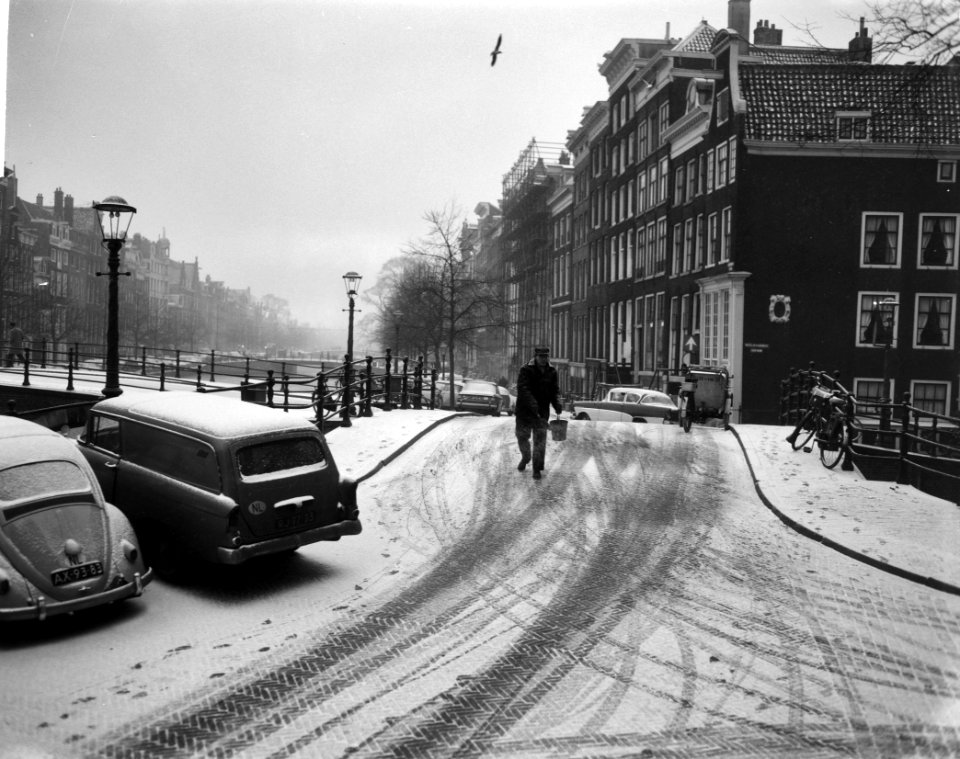 Sneeuw in Amsterdam, de Reguliersgracht in wintertooi, Bestanddeelnr 915-9399