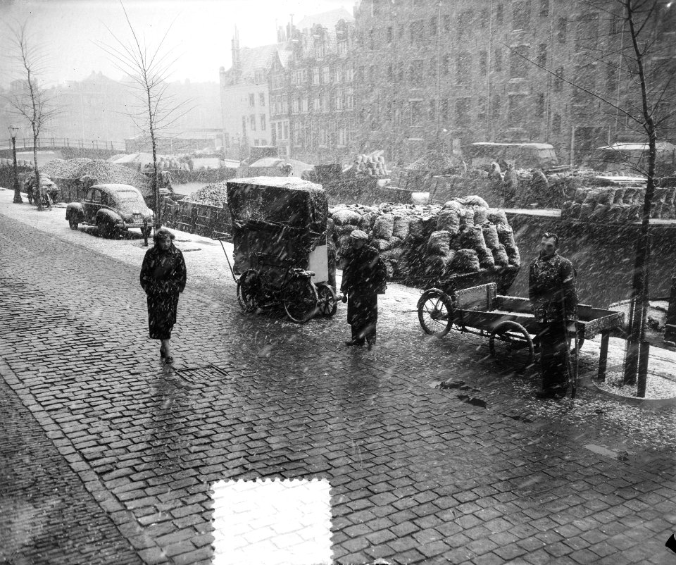 Sneeuwplaatje orgel en kolenschuiten Achtergracht, Bestanddeelnr 905-4308