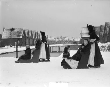 Sneeuw in Volendam sleden, Bestanddeelnr 904-3500