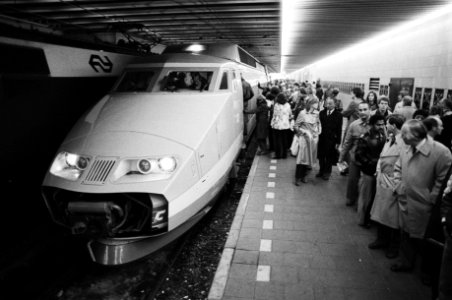 Snelste trein ter Wereld De Train Grande Vitesse (TGV) Centraal Station Den Haag , topsnelheid van de trein is 380 kilometer per uur, Bestanddeelnr 931-4542