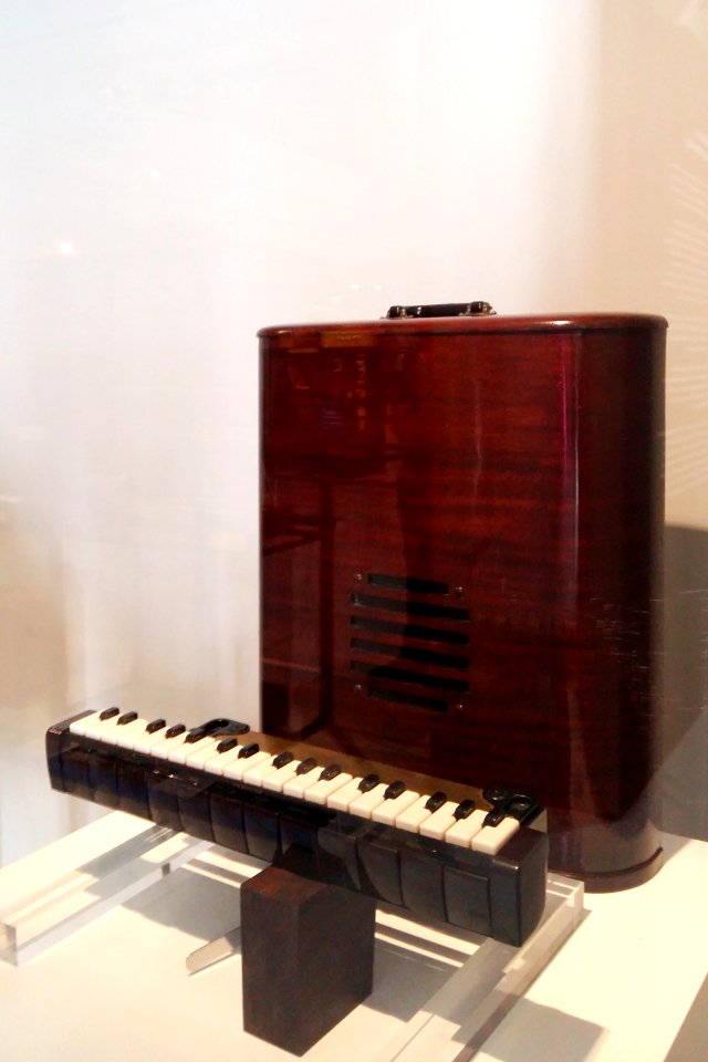 Solovox synthesizer - commercialized by Hammond, 1940