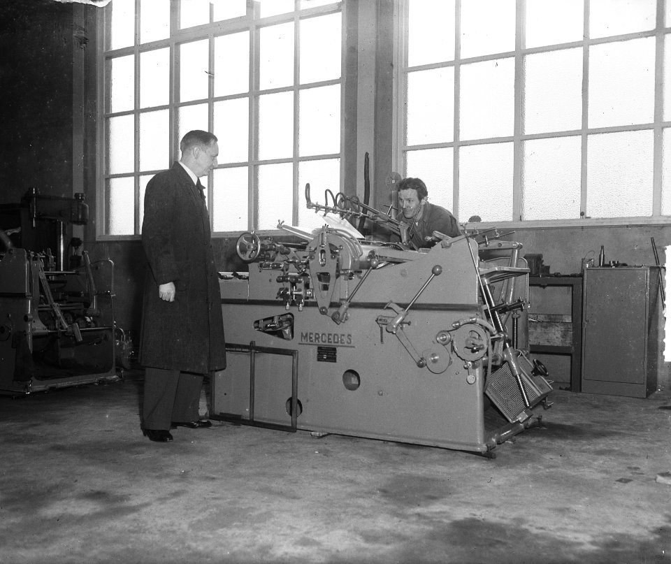 Snelpersenfabriek Mercedes morgen geopend, Bestanddeelnr 903-0865