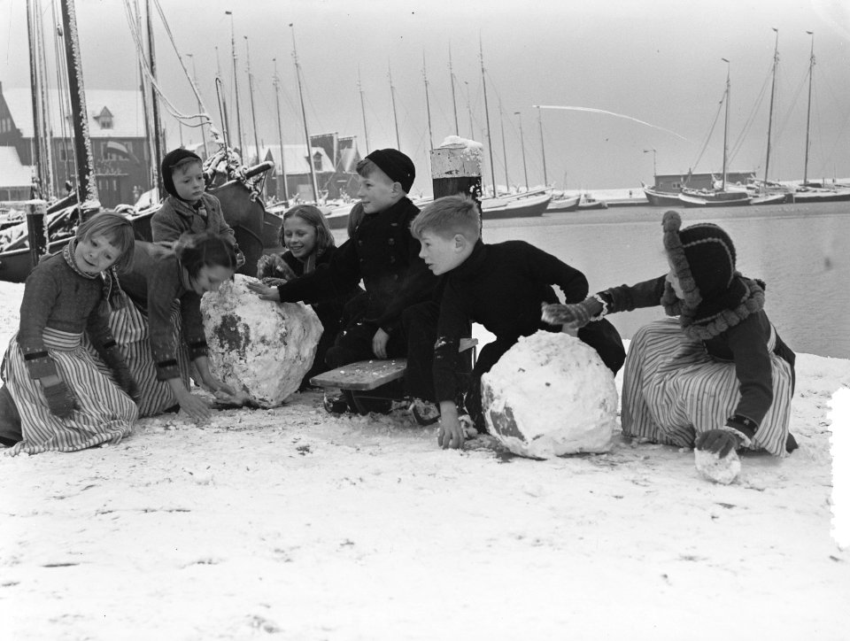 Sneeuwsport in Volendam, Bestanddeelnr 904-9483