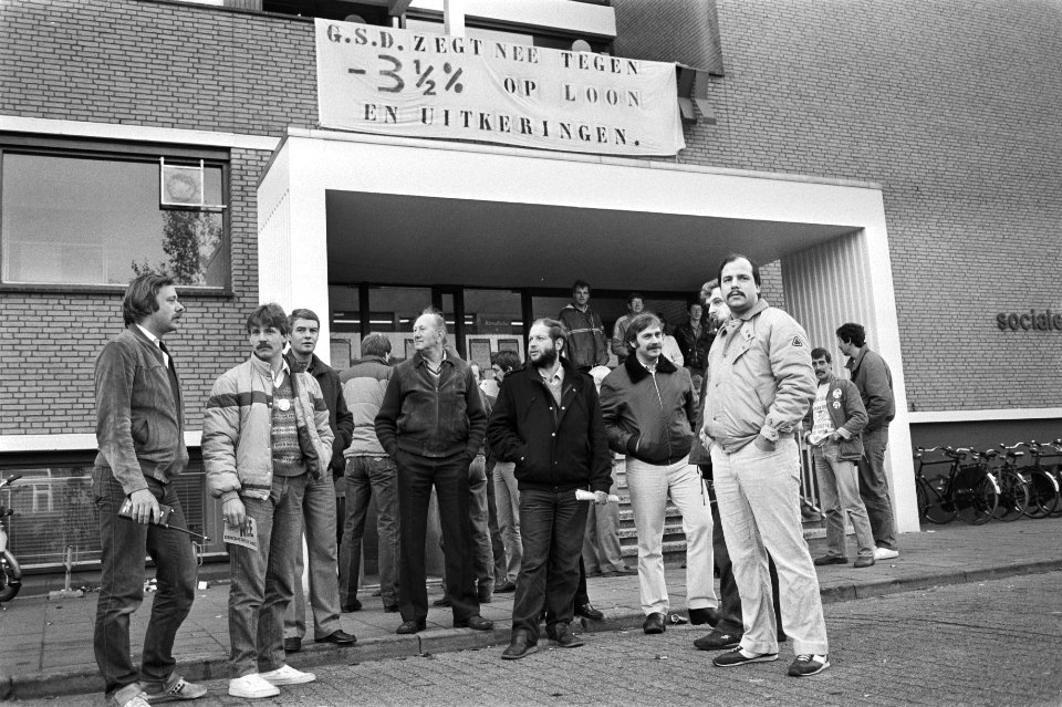 Sociale dienst in Amsterdam gesloten, Bestanddeelnr 932-7589