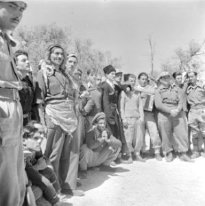 Soldaten van een eenheid Druzen uit het Israelische leger waaronder een in Tsche, Bestanddeelnr 255-0976